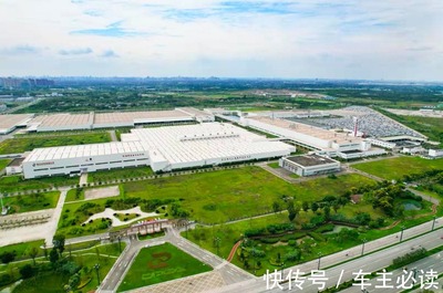 "中国造 全球销" 凡尔赛C5 X首批欧洲展车正式出口发运
