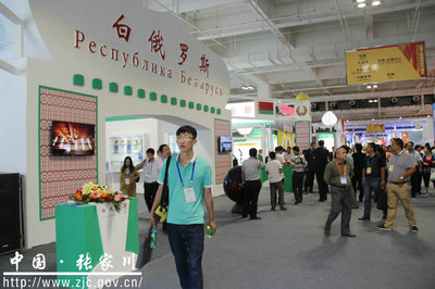 张家川县民族产品展览倍受中外客商青睐(图)--天水在线